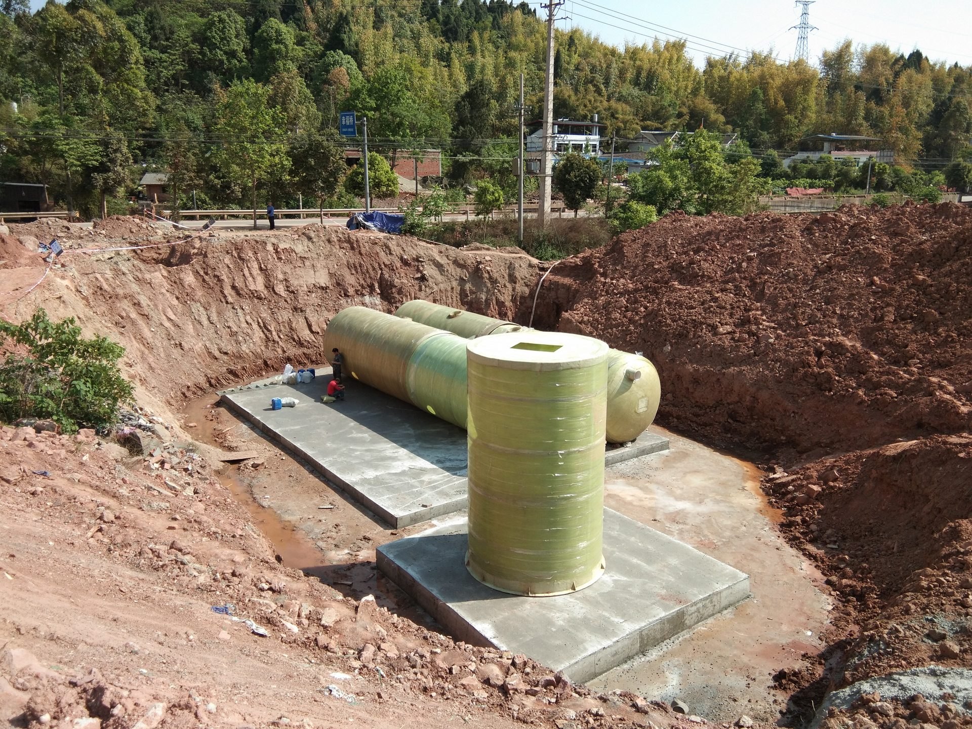 航空学院3号泵站现场化粪池与泵站